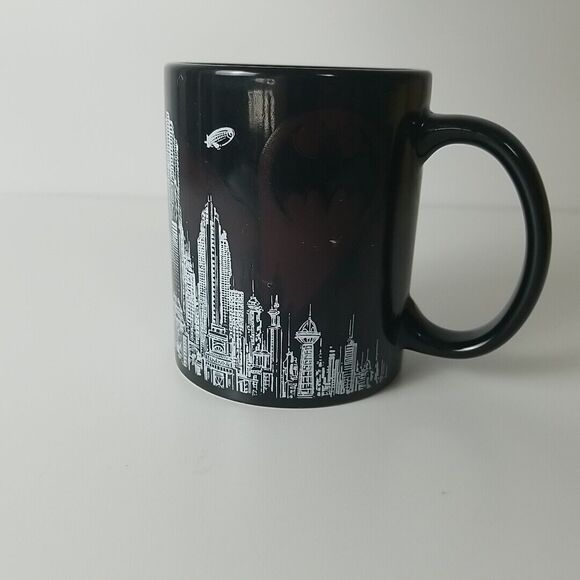 Batman Joker Skyline Color Changing 11 oz Coffee Mug - zak! Designs LOOT CRATE - Picture 10 of 12